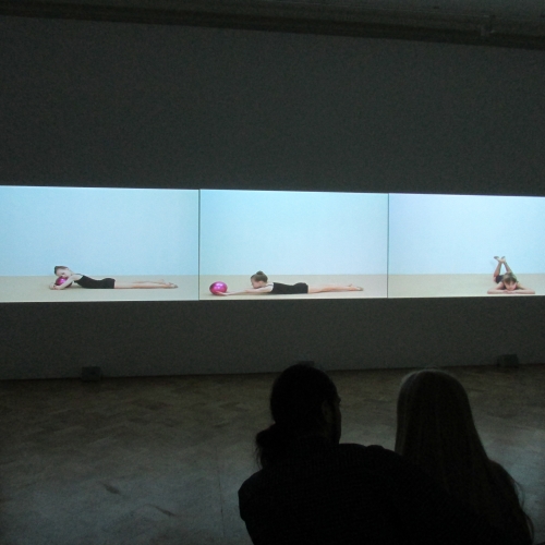 Rineke Dijkstra. Marianna, 2014. Video. Commissioned by MANIFESTA 10, St. Petersburg. With the support of the Ilya Kuznetsov Ballet School of Dance and the St. Petersburg Center of artistic gymnastics “Zhemchuzhina”. With the support of the Mondrian Foundation and the Wilhelmina Jansen Foundation.